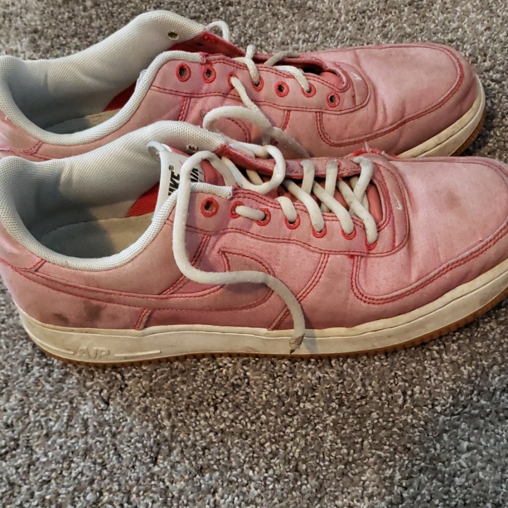 Red nike air force